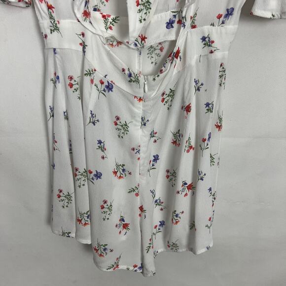 Forever 21 Floral White Open Back Short Sleeve Romper Size Medium - Picture 10 of 14